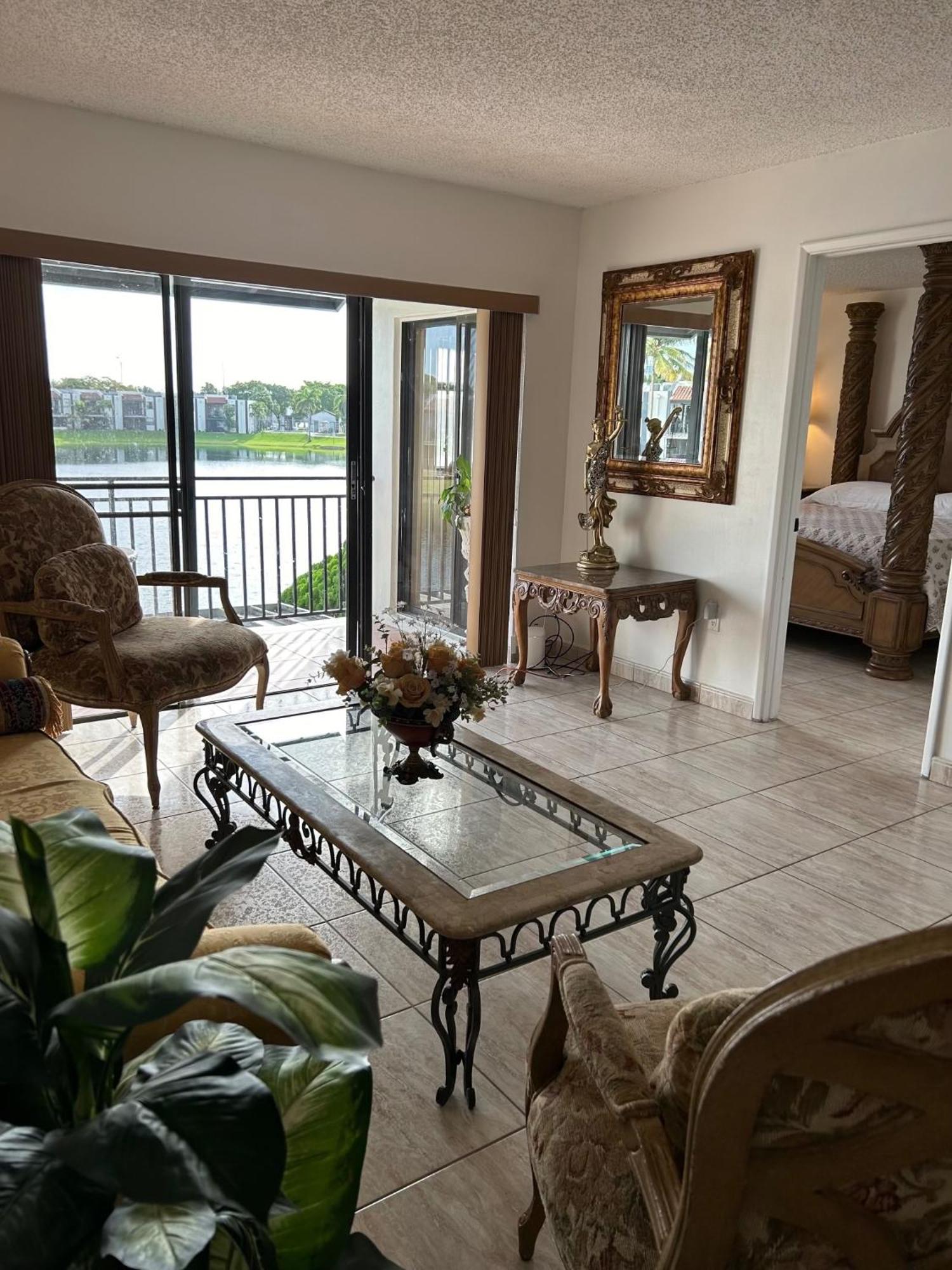 Beautiful Apartment With Very Elegant Colonial Decoration Tamiami المظهر الخارجي الصورة